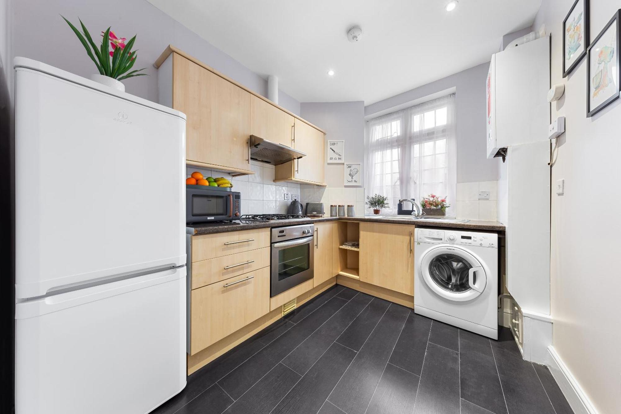 Elegant 2Br London Hideaway- King Bed, Sleeps 6 - Parking- Instant Book- 20 Percent Off Limited Time! Barnet Exterior foto